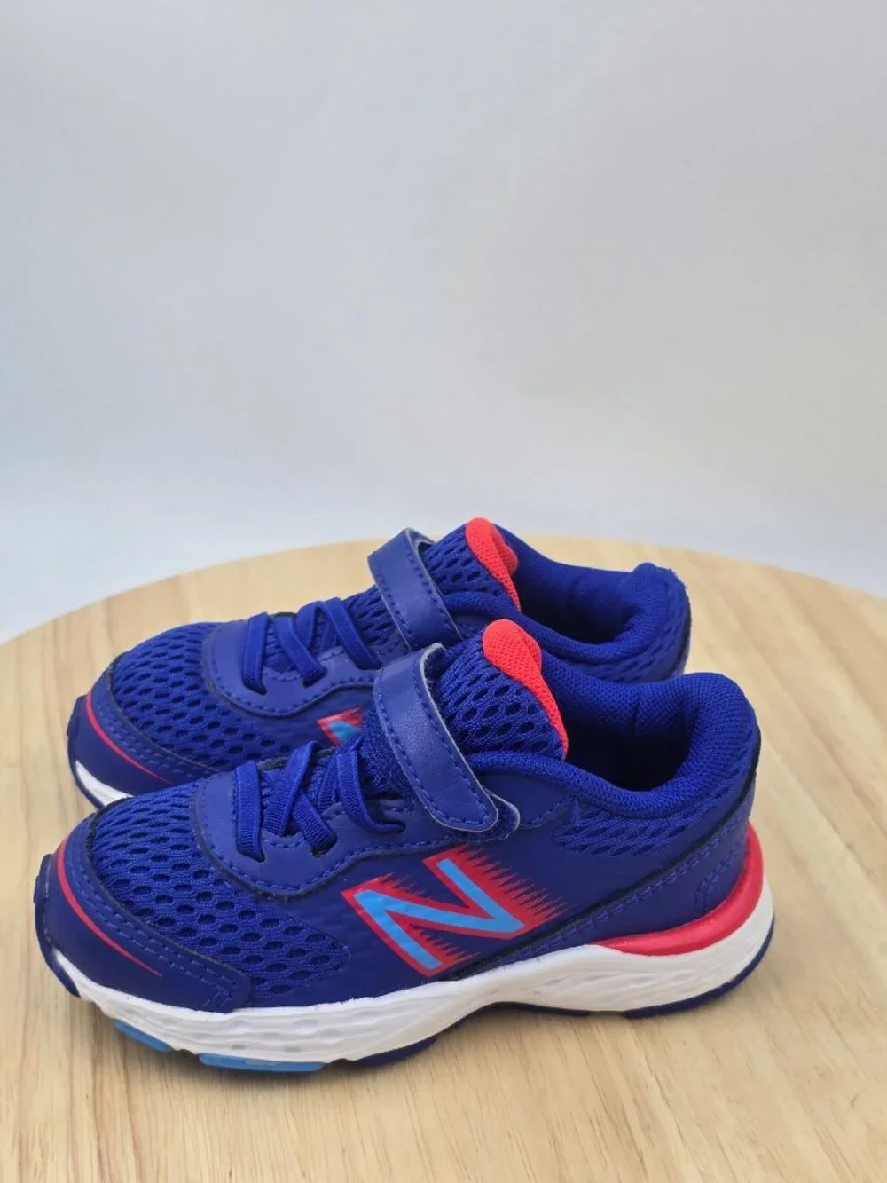 New Balance  680 V6 Hook and Loop Running Shoe IA680BR6 Toddler sz 7